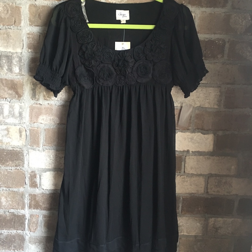 NWT Feminine LBD with rosette collar